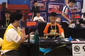 手速太快！8岁男孩1.7秒打破魔方金字塔项目亚洲纪录图片