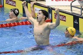 （游泳世锦赛）（17）游泳——男子200米蛙泳：覃海洋破世界纪录夺冠图片