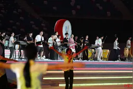民乐打击乐融合串烧五大洲音乐！这支大学生乐团在大运会开幕式上玩嗨了图片
