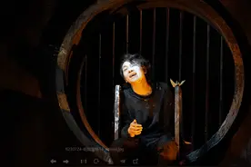 话剧《哈姆雷特》：“混乱”美学别样诠释经典图片