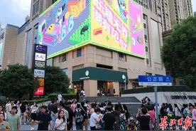 巨幅裸眼3D屏幕来了！麋鹿一跃到了眼前图片