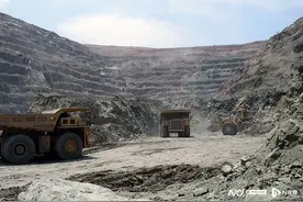 钻石形成之谜揭晓：构造板块断裂导致金伯利岩在地球表面喷发图片