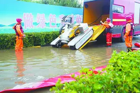 气象台罕见发布红色预警，特大暴雨袭击中国多个省市图片