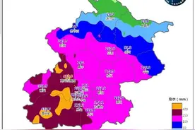因连日暴雨北京门头沟区有道路发生路面塌陷，已采取断路措施图片