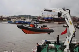 台风“卡努”来袭，温岭渔船提前回港避风视频封面