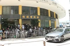送别李玟 好友及歌迷哀伤出席告别式图片
