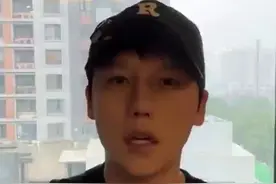刘维分享微信恢复教程，此前因无法登录母亲微信发文求助，“不要删除 APP ，选择卸载 APP 后重新下载”。图片