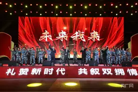 礼敬“八一”：军歌嘹亮  共固国防图片