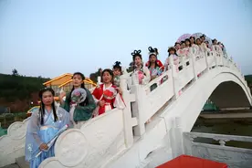 汝阳：开展汉服妆造培训 推动汉服热持续升温图片