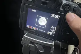 2日凌晨“超级月亮”登场 星空摄影师教你这样拍月亮图片