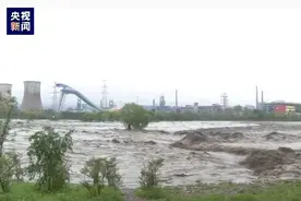紧急！怀柔水库将大流量泄洪，远离河道！北京一顶奢酒店大堂被洪水冲垮，回应来了！河北涿州暴雨，村民：水快到一楼房顶了图片