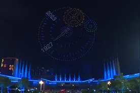 今晚相约威海公园 810架无人机献礼“八一“图片