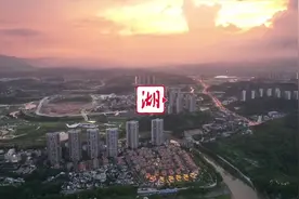 金色晚霞扮靓宜昌城图片