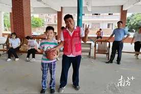 从“海军蓝”到“税务蓝” 退役军人转业记图片