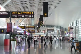 郑州机场暑运首月郑州至昆明航线最繁忙 日均可达30余架次图片