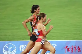 清华大学夏雨雨大运会女子万米夺冠图片