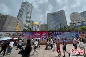 上海南京路步行街正“蝶变” “街心”酝酿焕新颜图片