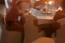 涿州饭店借烛光为200名救援人员做饭：救援不结束，会一直提供热饭菜图片