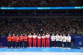 （成都大运会）体操——男子团体决赛：中国队夺冠图片