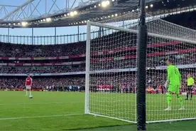 艺高人胆大😏若日尼奥跳步点球推上角得手图片