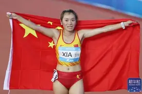 又美又飒！清华大学夏雨雨，反超夺金！图片
