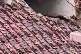 暴雨房子垮了 是否可以申请赔偿？图片