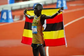 成都大运会男子万米乌干达选手夺冠图片