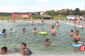 祁阳八宝镇上百里村：乡村泳池免费开放 疏堵结合防溺水图片