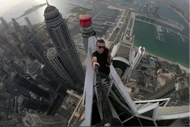 在香港坠亡！他曾在68楼敲窗求救图片