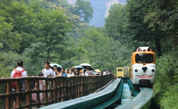 张家界：优化服务保障 提升游览体验