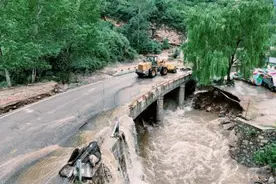 河北因强降雨公路断交864处 确保48小时内抢通图片