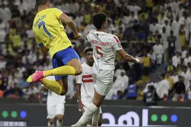 C罗头球破门，助利雅得胜利出线图片