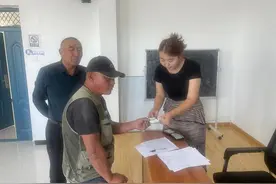 “农闲”不闲--“我也有拖拉机驾驶证了”图片