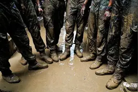 抢险救援官兵凯旋，这一幕幕令人泪目图片