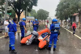 连线江苏蓝天救援队负责人：水深不一、突然涨水是救援难点图片