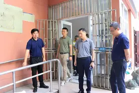 闵行区房管局党组书记、局长阳勇建带队赴吴泾镇召开旧改工作专题推进会图片