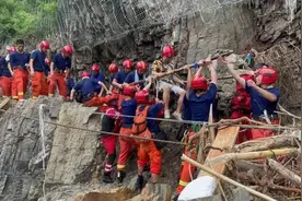 徒步10公里！支援门头沟的大兴消防员，成功转运一名特殊病人图片