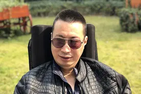 两位“渐冻人”的自我救赎：哪怕只有眼睛能动，也要掌握人生图片