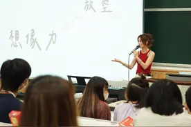 白安受邀分享创作历程 百名学生风雨无阻见“白老师”图片