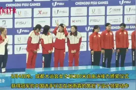 中国女队设计的领奖动作是什么图片