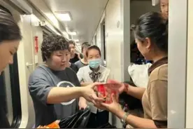 暴雨、饥饿、失联——Z180次列车的四天三夜“脱困记”图片