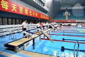 首届全国青少年游泳俱乐部联赛火爆英东游泳馆图片