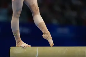 （成都大运会）体操——女子平衡木：中国选手包揽冠亚军图片