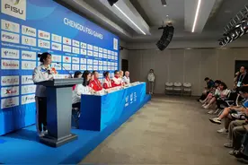 大运会中国女篮夺金，张敬一：和姐妹们私底下关系很好，也很团结图片