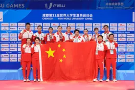 一校组队成国乒，蝉联大运“全冠王”，13块金银铜背后有邓亚萍师傅强大师资图片