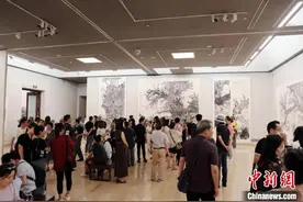 以水墨现漓江气韵 画家阳光作品展亮相中国美术馆图片