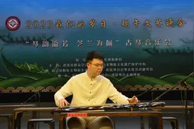 “琴痴”小伙，古琴成了他生命的另一半图片