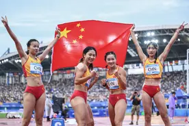 祝贺！大运会中国男女队田径4x100米接力均夺冠，3名粤将同日摘金图片