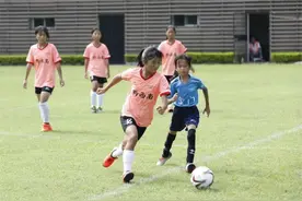 百年球场开赛两岸“足”梦少年齐聚厦门图片