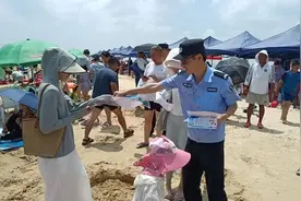 ​养马岛海岸派出所：民警联手小学生开展防溺水宣传图片
